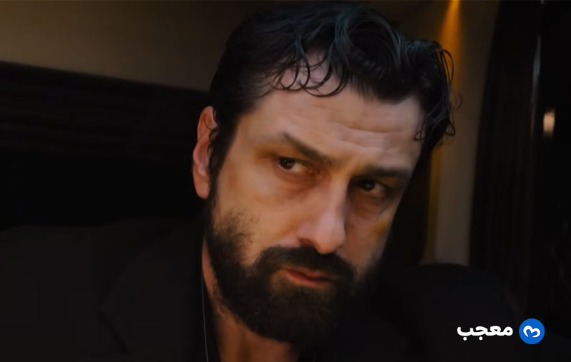 شريف في مشهد من إعلان الحلقة 28 من مسلسل هذا البحر سوف يفيض خلال لحظة توتر حاسمة تكشف تصاعد الأحداث والصراع بين الشخصيات.